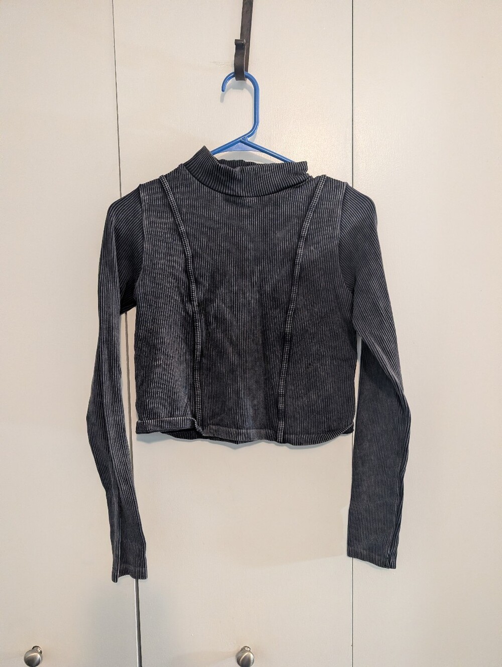 Long Sleeve Ribbed Mock Tutle Neck Cropped Top in Charcoal Ribbed Stretch Fabric
